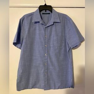 Men’s Perry Ellis summer short sleeve dress shirt. Excellent condition, large.